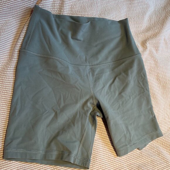 Lululemon Align High-Rise Short 6" (light grey size 6) - Picture 3 of 3